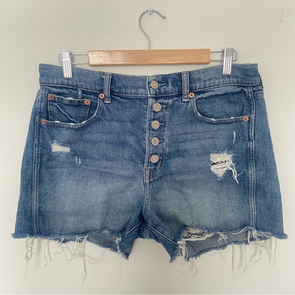 GAP Denim Distressed Women 3.5 Inch Inseam Jean Shorts Buttons Fly Raw Hem